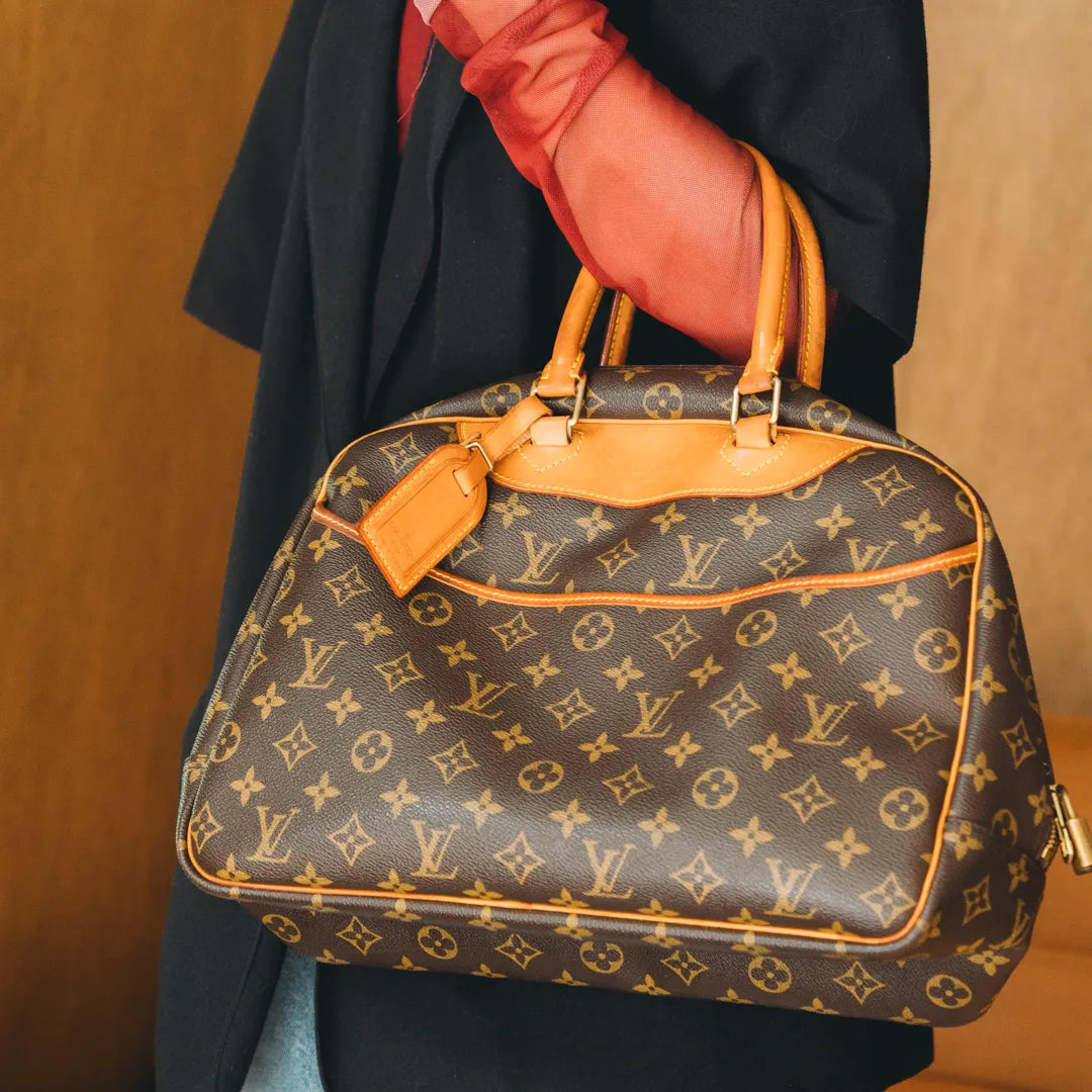 LOUIS VUITTON】モノグラムドーヴィルハンドバッグ（ネームタグ付き）｜ヴァルティークヴィンテージ【公式】｜レディースファッション通販 –  VALTIQUE VINTAGE TOKYO