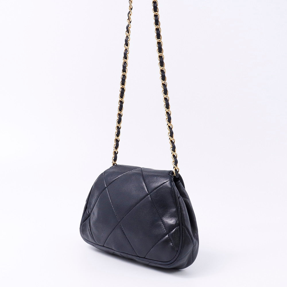 CHANEL マトラッセ チェーンショルダー 黒 Lambskin サイズミニ