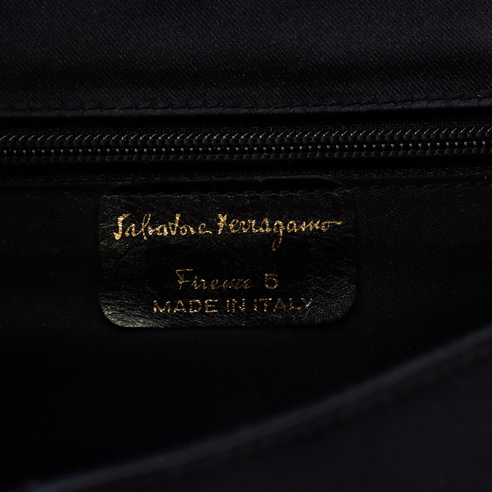 Ferragamo ショルダーバッグ 黒 Satin
