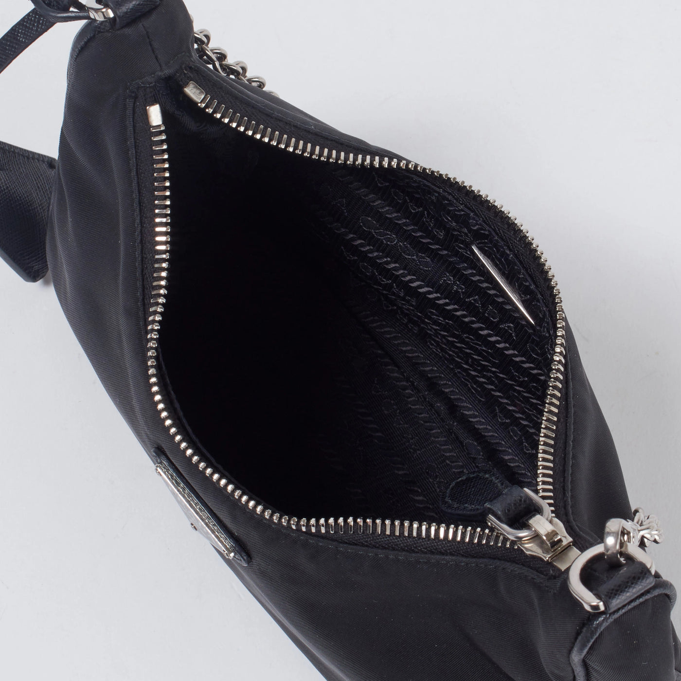 PRADA ブラック ナイロン ショルダーバッグ PRADA ブラック ナイロン ショルダーバッグ