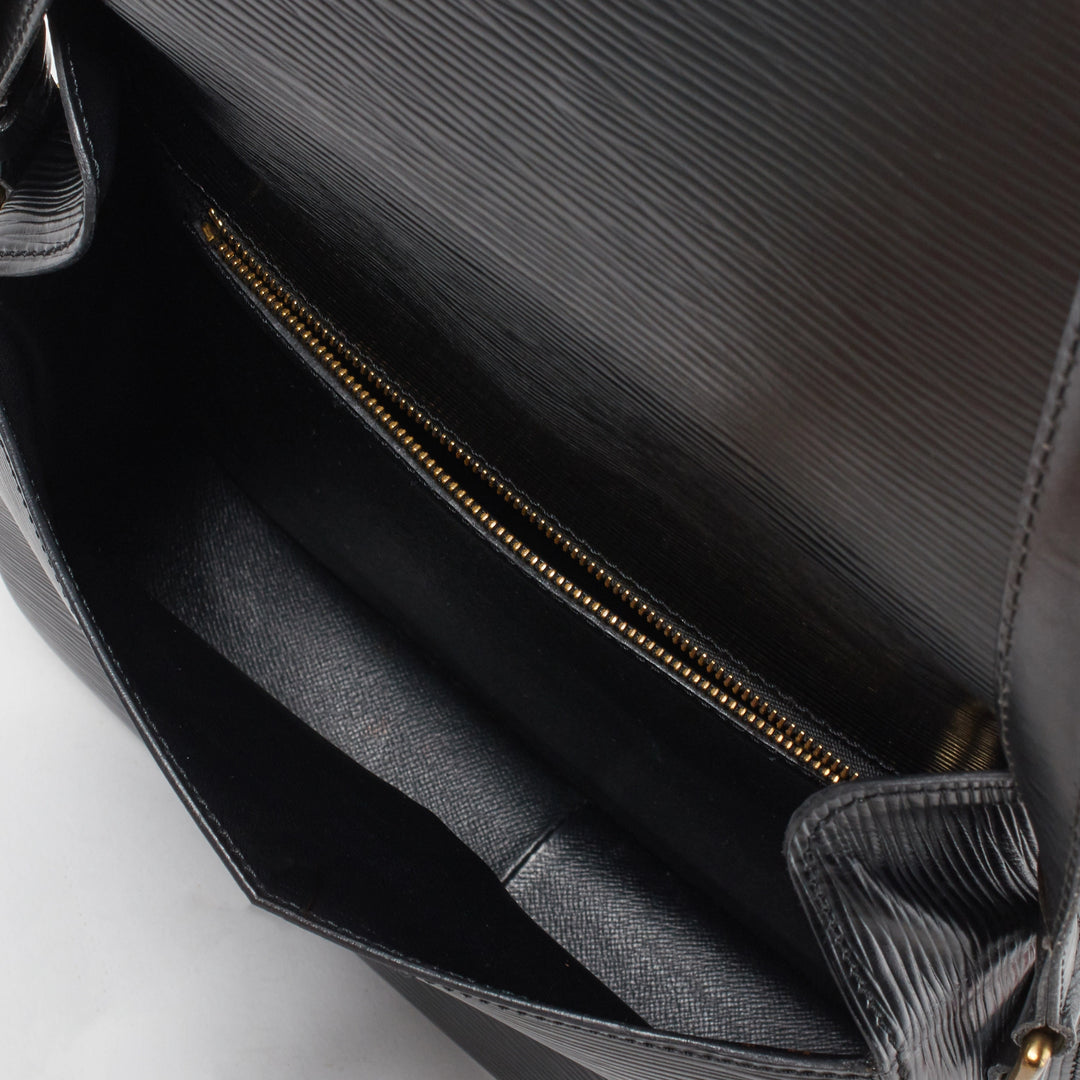LOUIS VUITTON/ルイ・ヴィトン】エピ サンクルー ノワール LOUIS VUITTON/ルイ・ヴィトン】エピ サンクルー ノワール