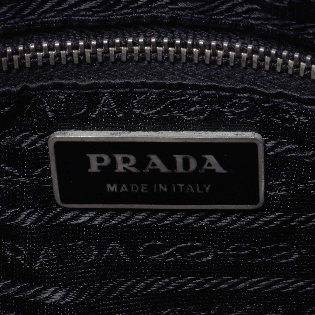 PRADA/プラダ】ナイロン 三角プレート ショルダーバッグ ブラック｜ヴァルティークヴィンテージ【公式】｜レディースファッション通販 –  VALTIQUE VINTAGE TOKYO