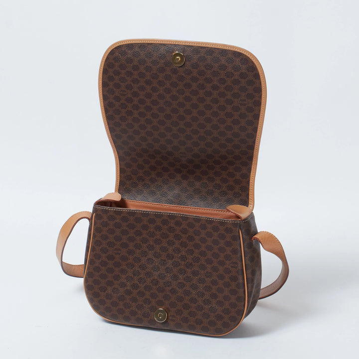 CELINE✨ ショルダーバッグ サークル金具 マカダム柄 トリオンフ CELINE✨ ショルダーバッグ サークル金具 マカダム柄 トリオンフ