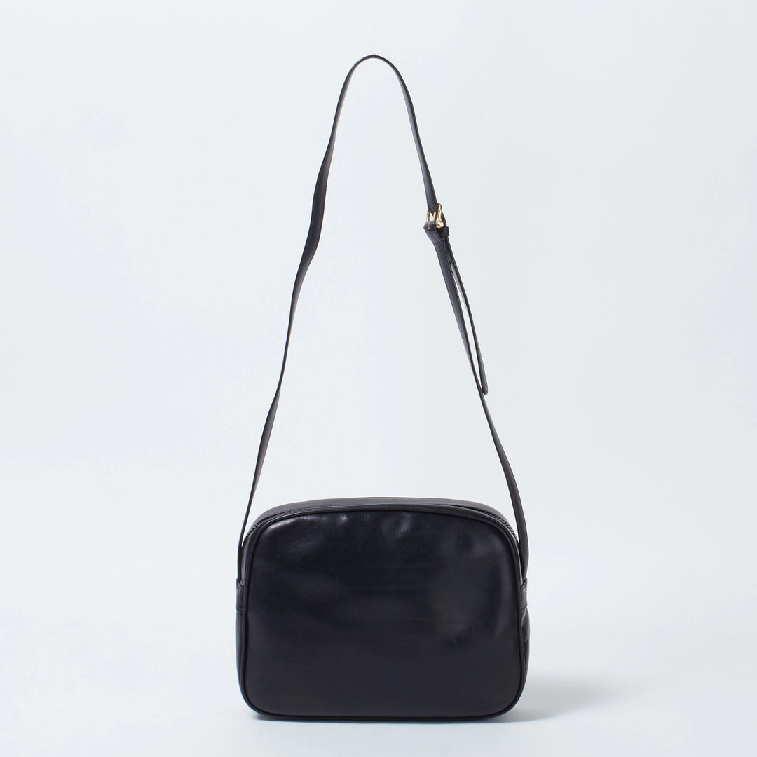 セリーヌ ショルダーバッグ 馬車金具 レザー ゴールド金具 黒 096 セリーヌ ショルダーバッグ 馬車金具 レザー ゴールド金具 黒 096