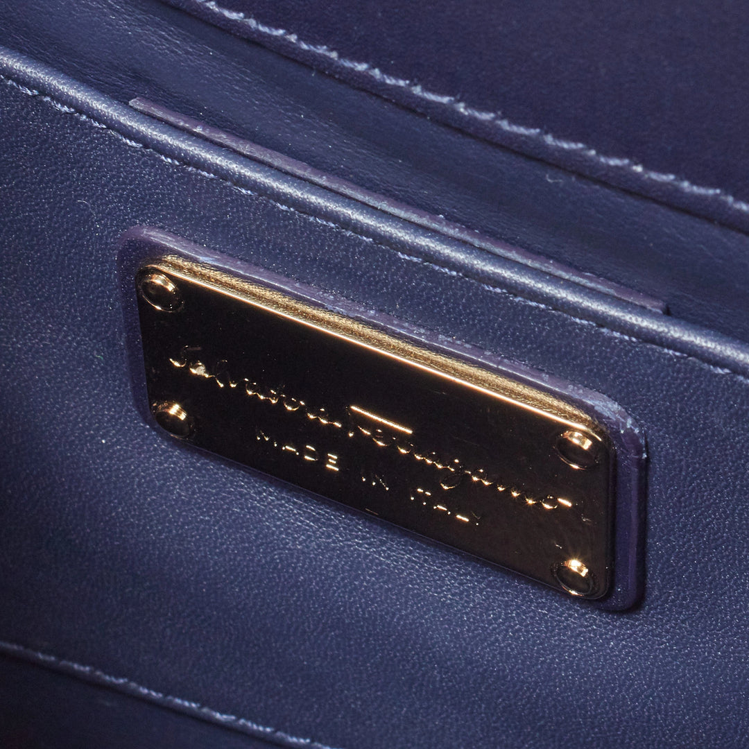 FERRAGAMO/フェラガモ】ガンチーニ ショルダーバッグ ネイビー｜ヴァル