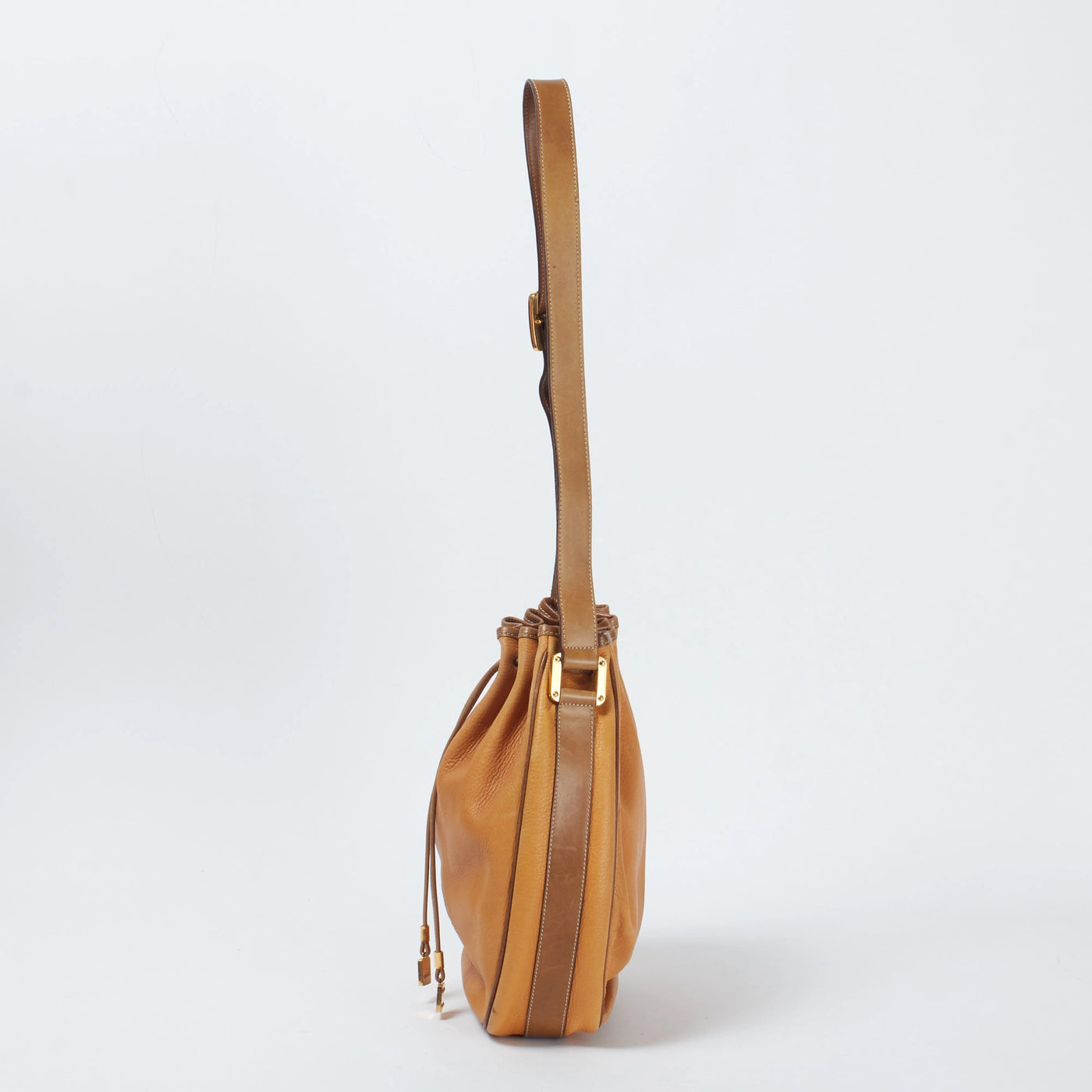 LOEWE/ロエベ】アナグラム 巾着型 ショルダーバッグ キャメル LOEWE/ロエベ】アナグラム 巾着型 ショルダーバッグ キャメル