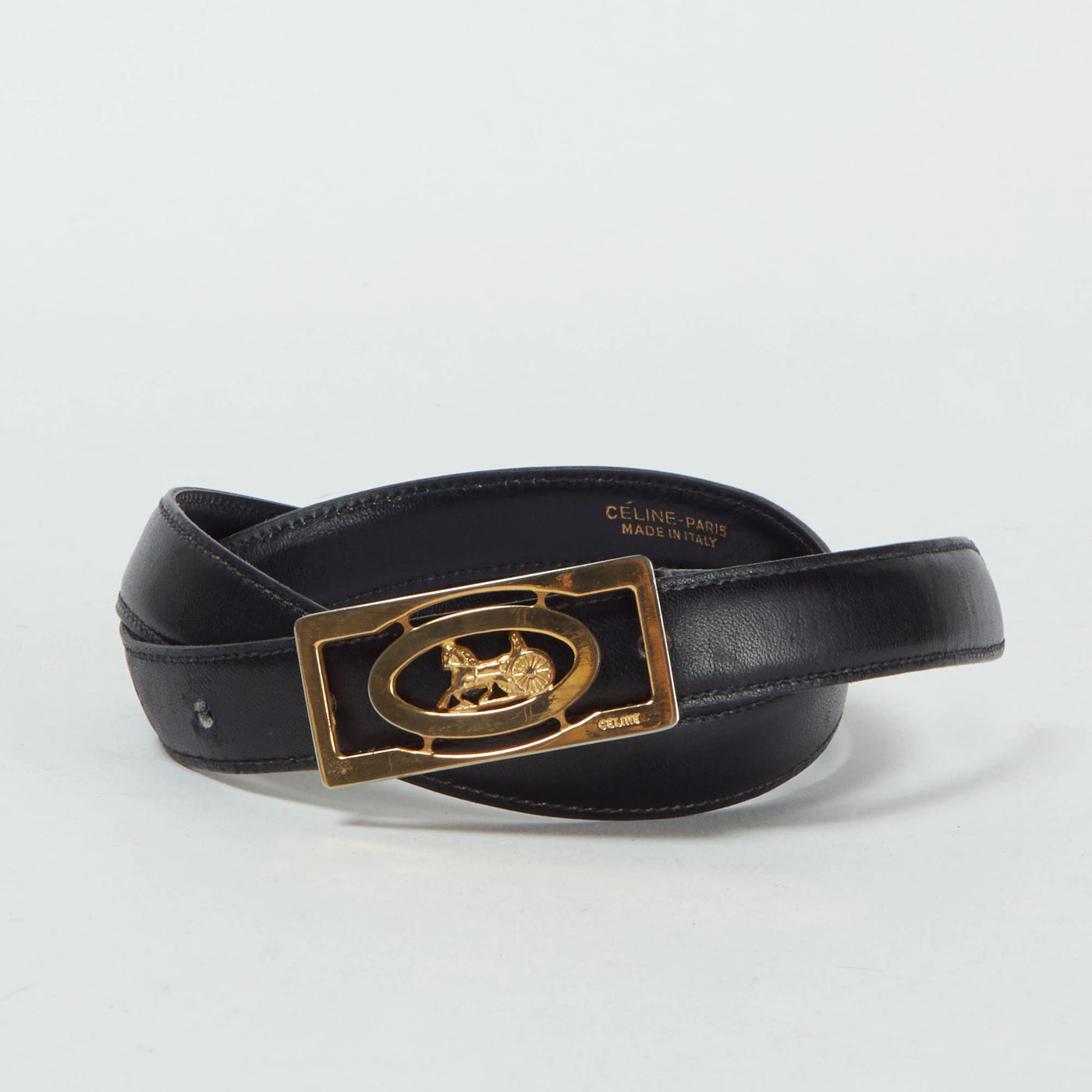 美品】CELINE セリーヌ 馬車金具 ベルト ゴールド ブラック イタリア製 美品】CELINE セリーヌ 馬車金具 ベルト ゴールド ブラック イタリア製