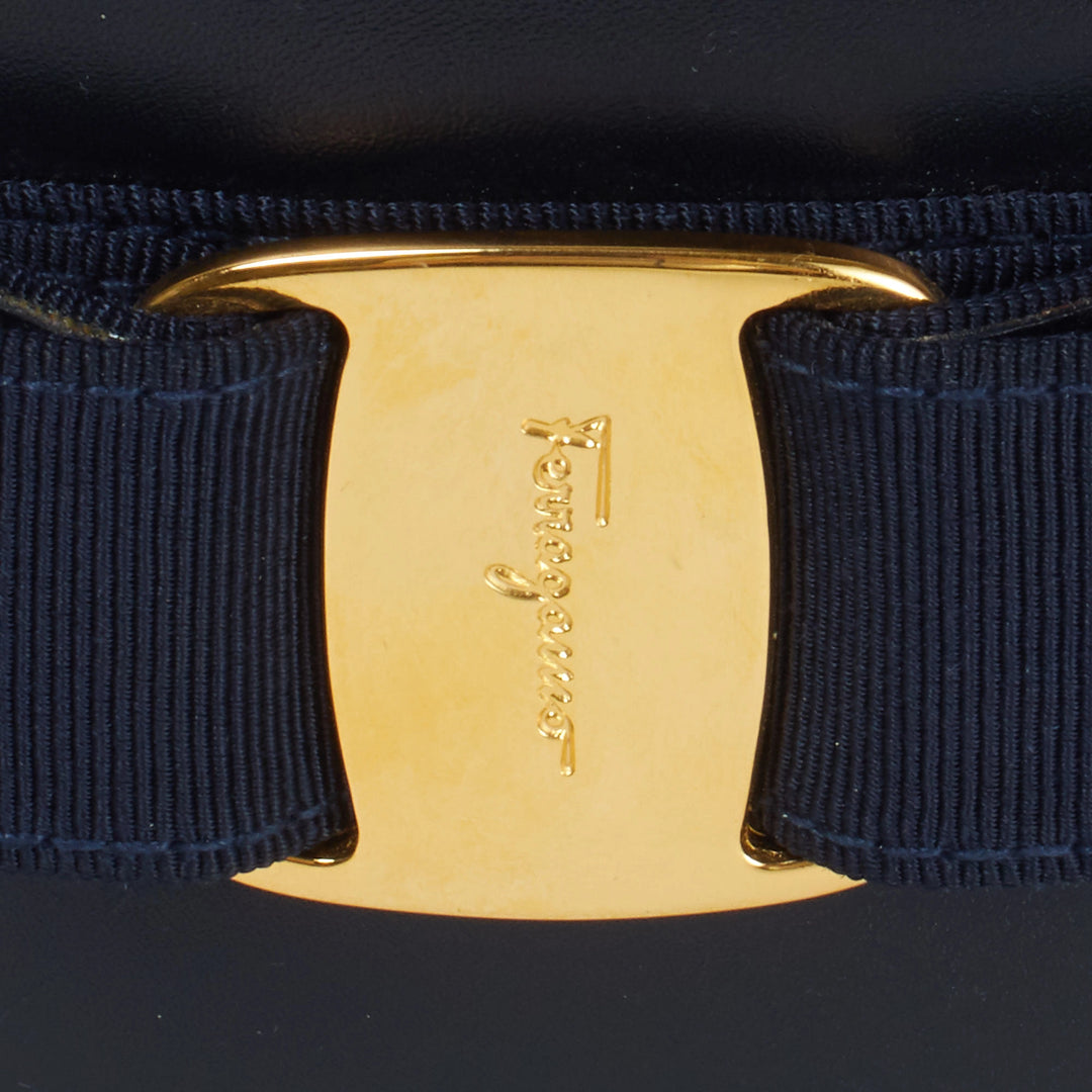 FERRAGAMO/フェラガモ】ヴァラ トップハンドル ハンドバッグ ネイビー FERRAGAMO/フェラガモ】ヴァラ トップハンドル ハンドバッグ ネイビー