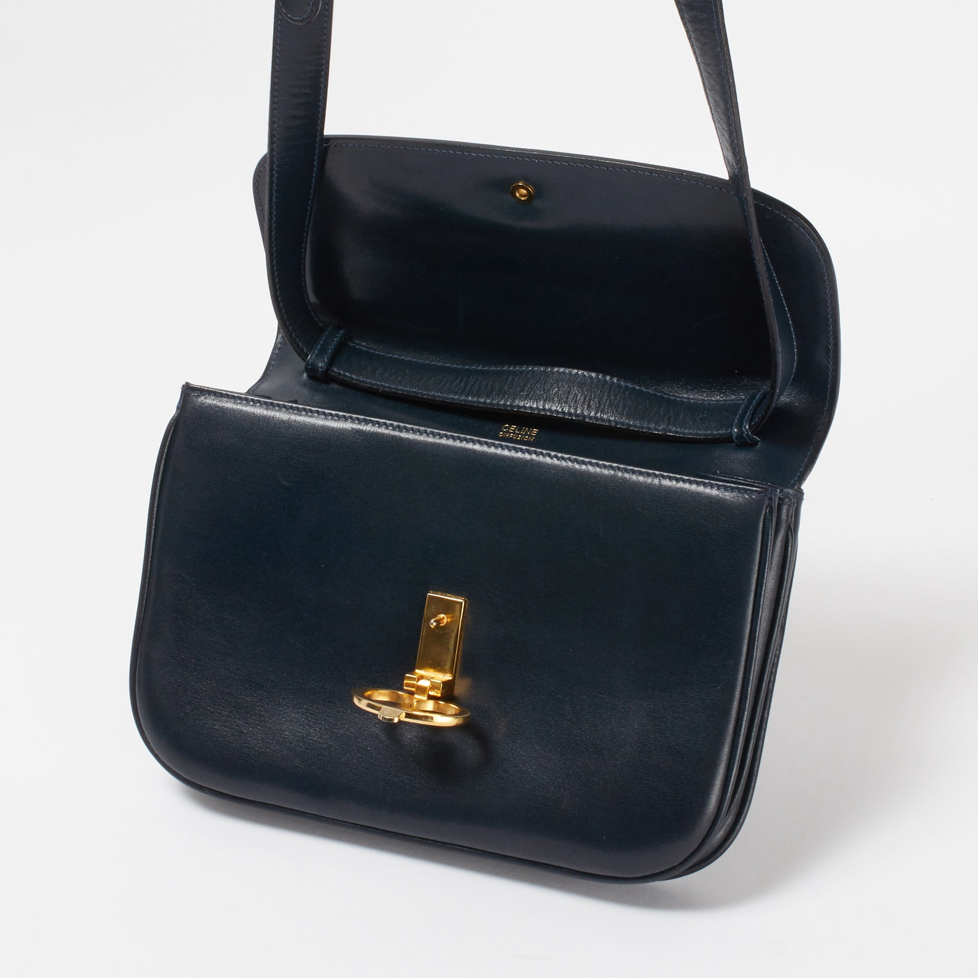 CELINE/セリーヌ】馬車金具 レザー ショルダーバック ネイビー CELINE/セリーヌ】馬車金具 レザー ショルダーバック ネイビー