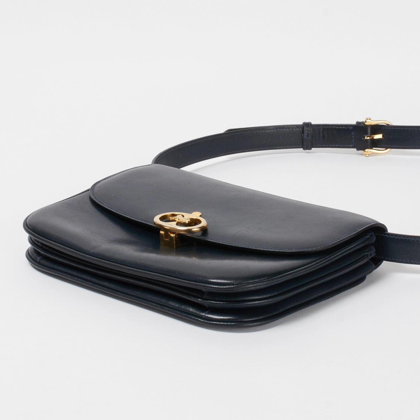 CELINE/セリーヌ】馬車金具 レザー ショルダーバック ネイビー CELINE/セリーヌ】馬車金具 レザー ショルダーバック ネイビー