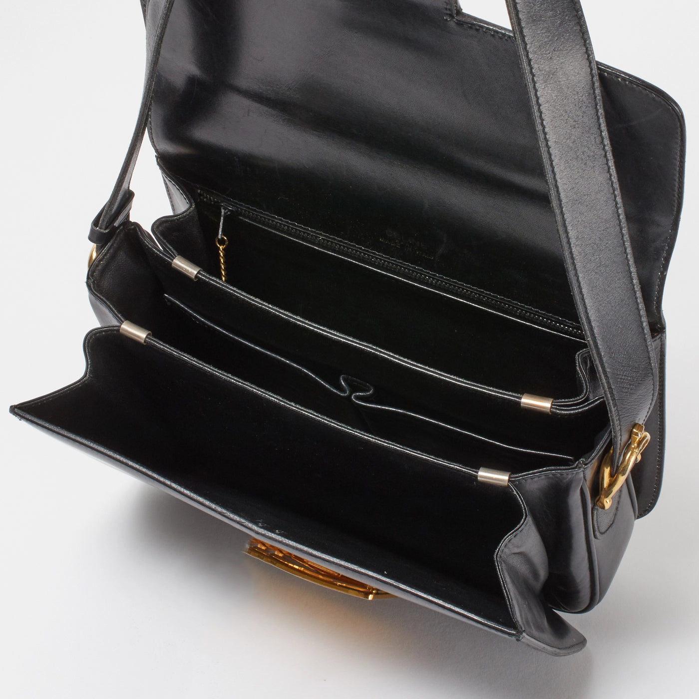 CELINE/セリーヌ】馬車金具 レザー ショルダーバック ブラック CELINE/セリーヌ】馬車金具 レザー ショルダーバック ブラック