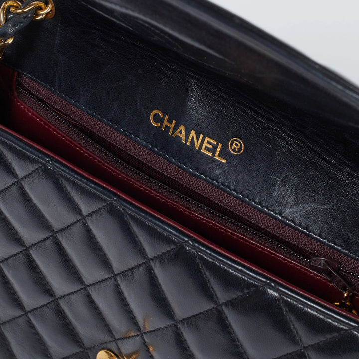 シャネル マトラッセ ハーフムーン ショルダーバッグ ブラック ラムスキン CHANEL シャネル ハーフムーン チェーンショルダーバッグ