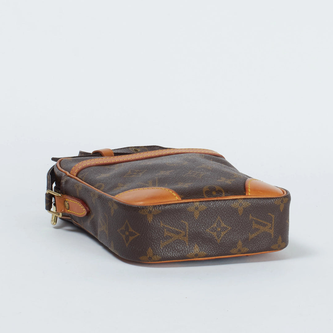 LOUIS VUITTON/ルイヴィトン】モノグラム ダヌーブ ショルダーバッグ｜ヴァルティークヴィンテージ【公式】｜レディースファッション通販 –  VALTIQUE VINTAGE TOKYO