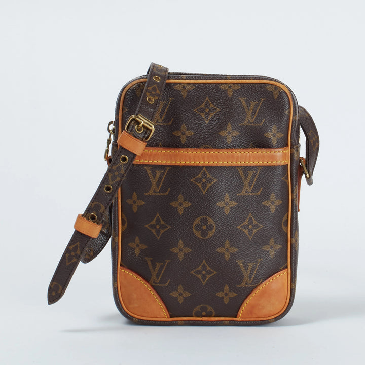 定番 ルイヴィトン モノグラム ショルダーバッグ ダヌーブ ルイヴィトン モノグラムキャンバスの人気コンパクトショルダーバッグ