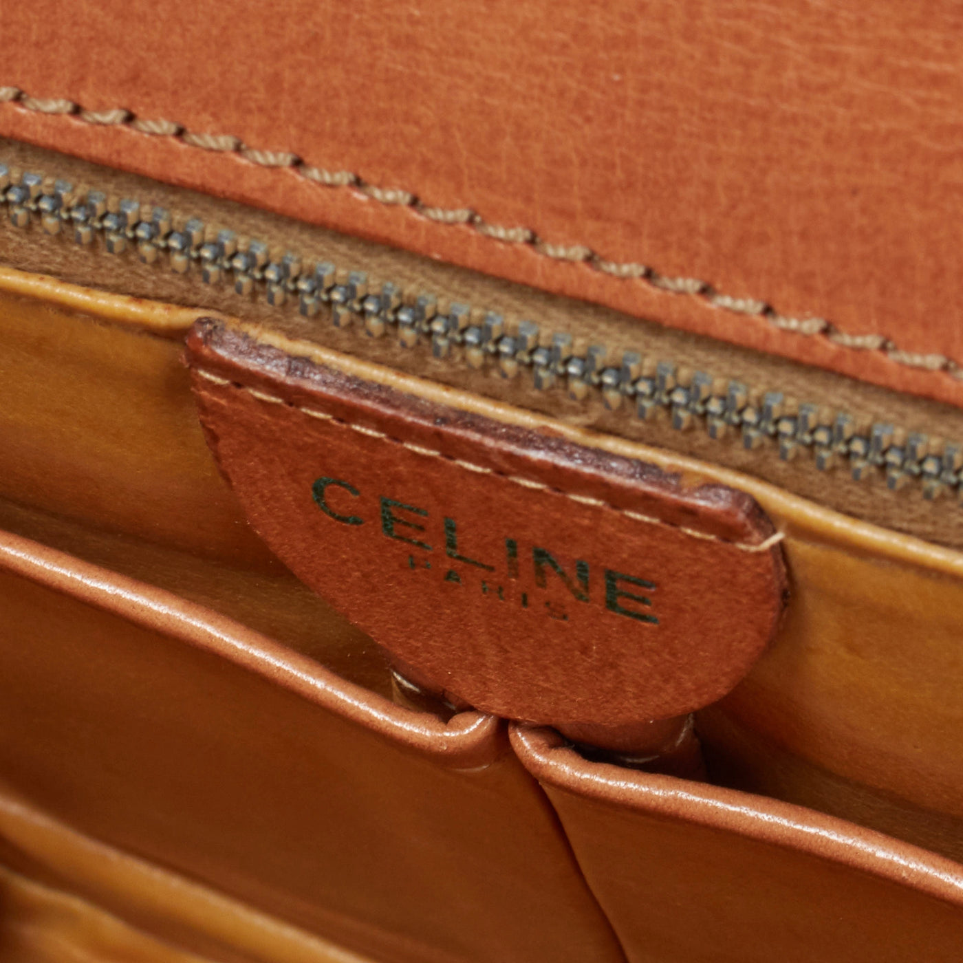 【CELINE/セリーヌ】マカダム トリオンフ金具 ショルダーバッグ キャメル系