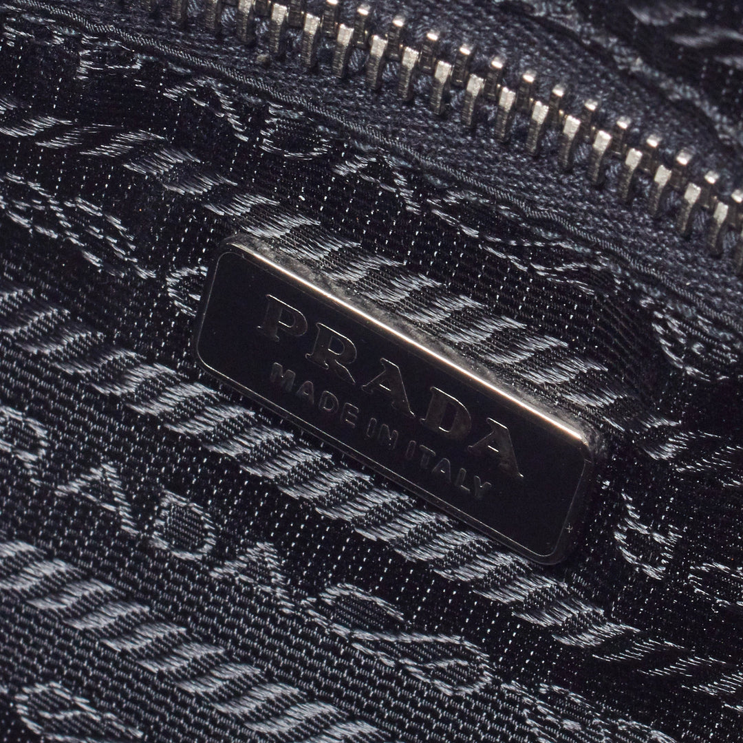 PRADA/プラダ】新型ナイロン 三角ロゴプレート アクセサリー PRADA/プラダ】新型ナイロン 三角ロゴプレート アクセサリー