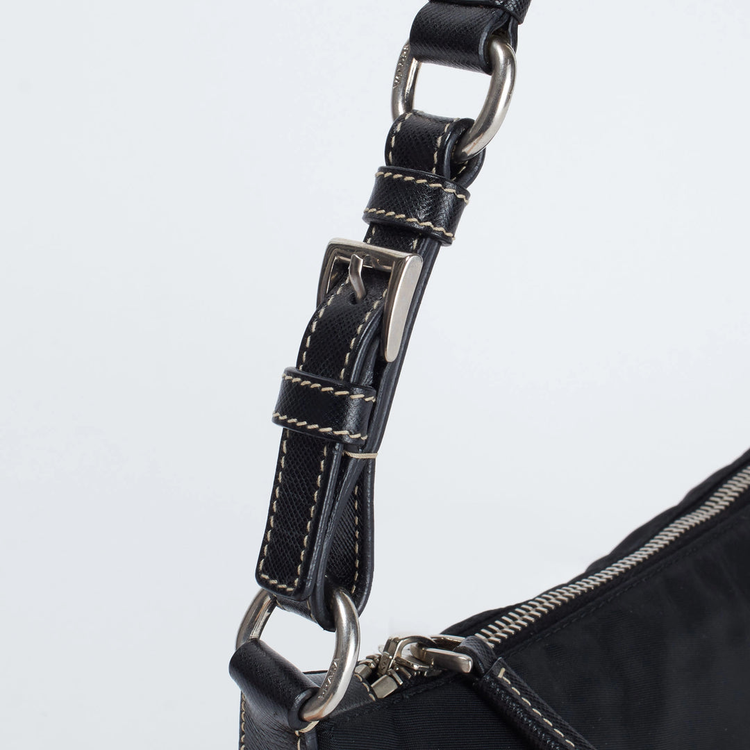 PRADA/プラダ】新型ナイロン 三角ロゴプレート アクセサリーポーチ PRADA/プラダ】新型ナイロン 三角ロゴプレート アクセサリーポーチ