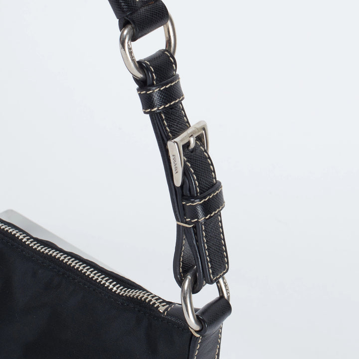 PRADA/プラダ】新型ナイロン 三角ロゴプレート アクセサリー PRADA/プラダ】新型ナイロン 三角ロゴプレート アクセサリー