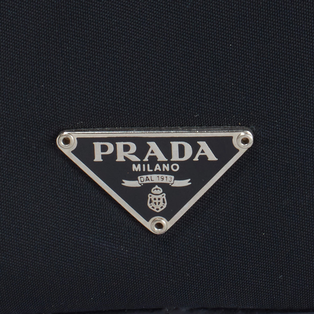 PRADA/プラダ】新型ナイロン 三角ロゴプレート アクセサリーポーチ/ワンショルダーバッグ｜ヴァルティークヴィンテージ【公式】｜レディースファッション通販  – VALTIQUE VINTAGE TOKYO