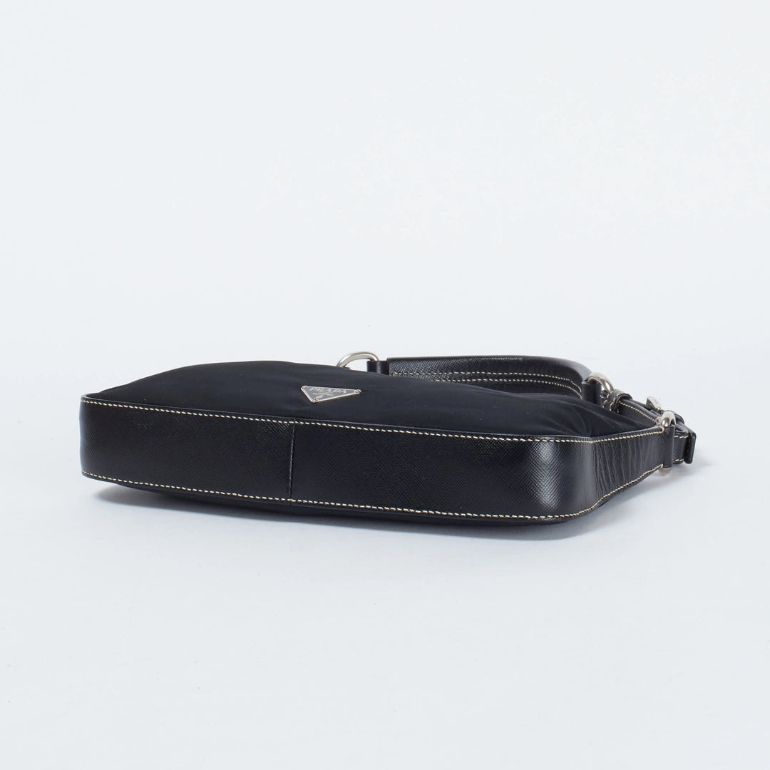 PRADA/プラダ】新型ナイロン 三角ロゴプレート アクセサリー PRADA/プラダ】新型ナイロン 三角ロゴプレート アクセサリー