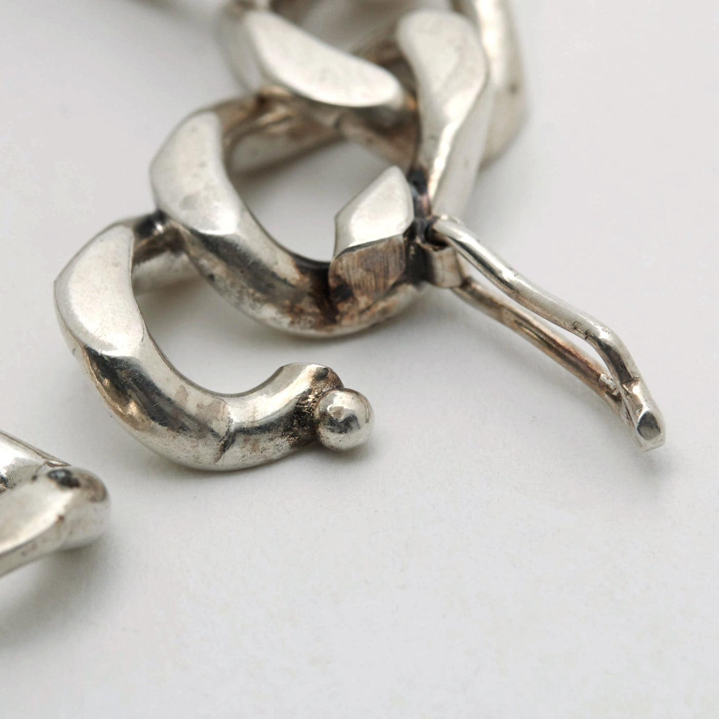 CHANEL/シャネル】ロゴプレート ブレスレット シルバー 腕周り約 CHANEL/シャネル】ロゴプレート ブレスレット シルバー 腕周り約