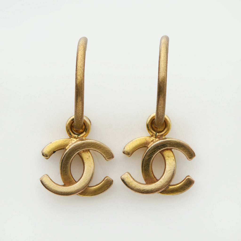 CHANEL/シャネル】ココマーク フープピアス ゴールド系|ヴァル CHANEL/シャネル】ココマーク フープピアス ゴールド系|ヴァル