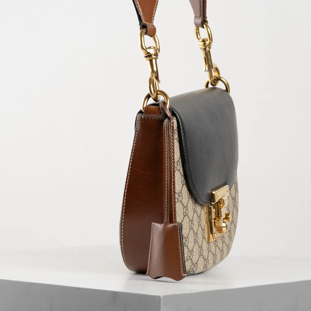 GUCCI】GGスプリームターンロックチェーンショルダーバッグ|ヴァル GUCCI】GGスプリームターンロックチェーンショルダーバッグ|ヴァル